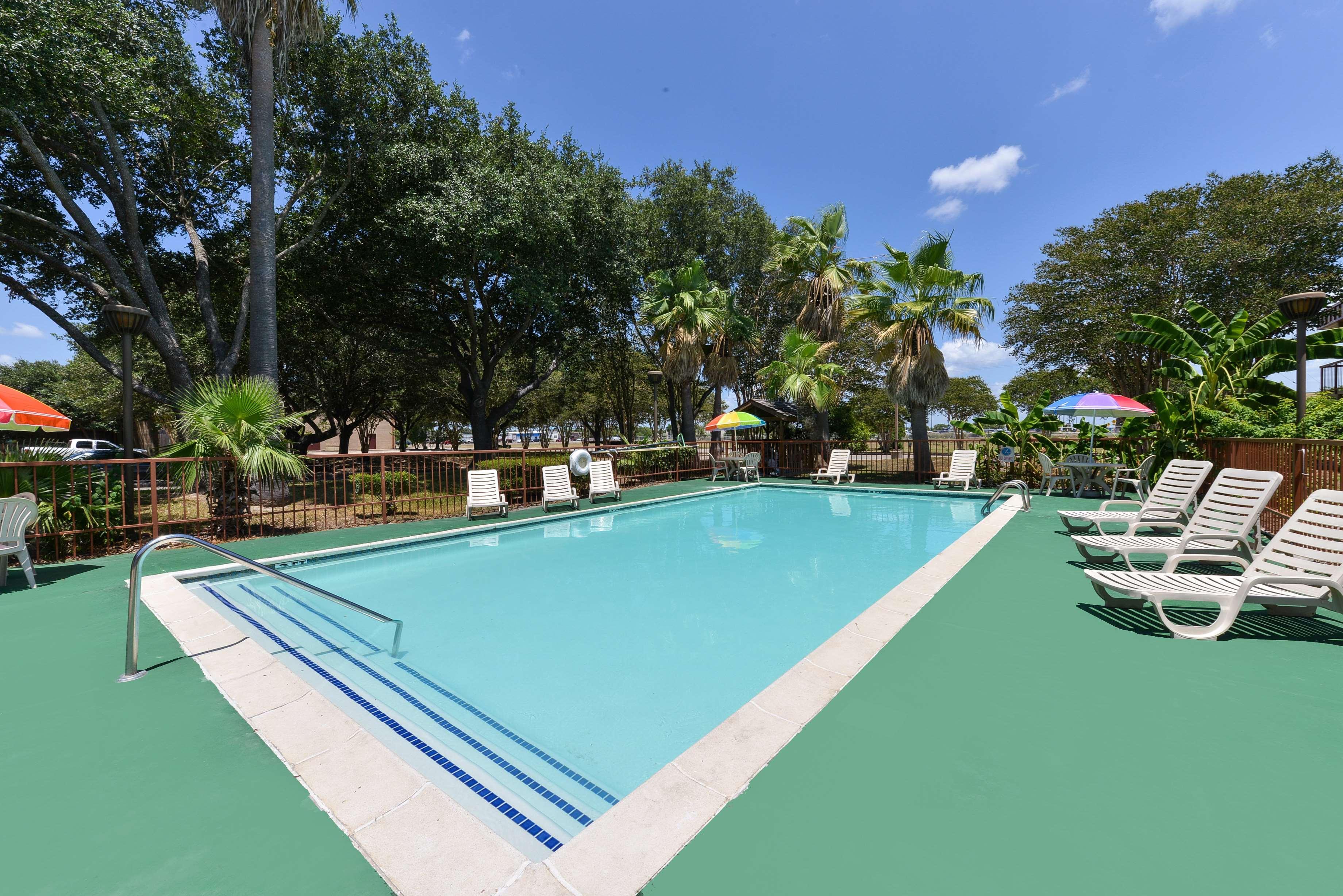 Americas Best Value Inn And Suites Victoria Esterno foto